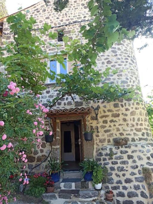 Gite Le Rocher Du Chateau De Retourtour Lamastre Exterior foto