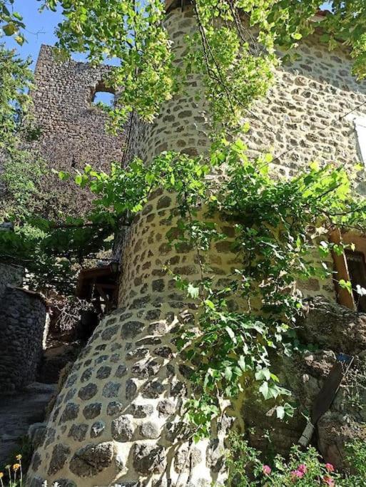 Gite Le Rocher Du Chateau De Retourtour Lamastre Exterior foto